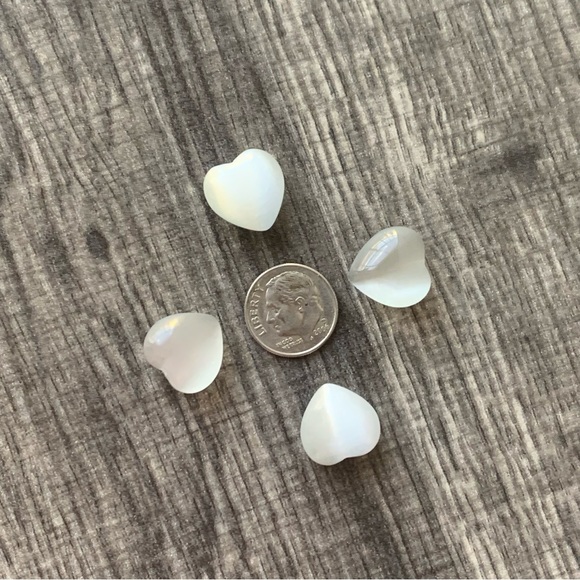 🆑 2 White Mini Cat’s Eye Quartz Crystals 🆑 - Picture 3 of 3